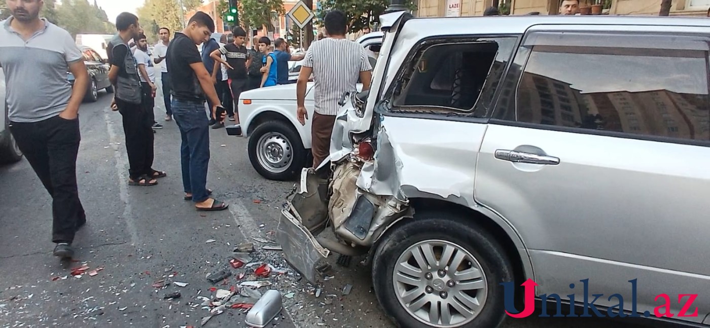 Gəncədə sərnişin avtobusu avtomobilllərə çırpıldı - FOTOLAR